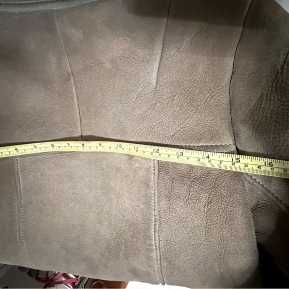 Women’s (genuine) Shearling Coat - Picture 10 of 11